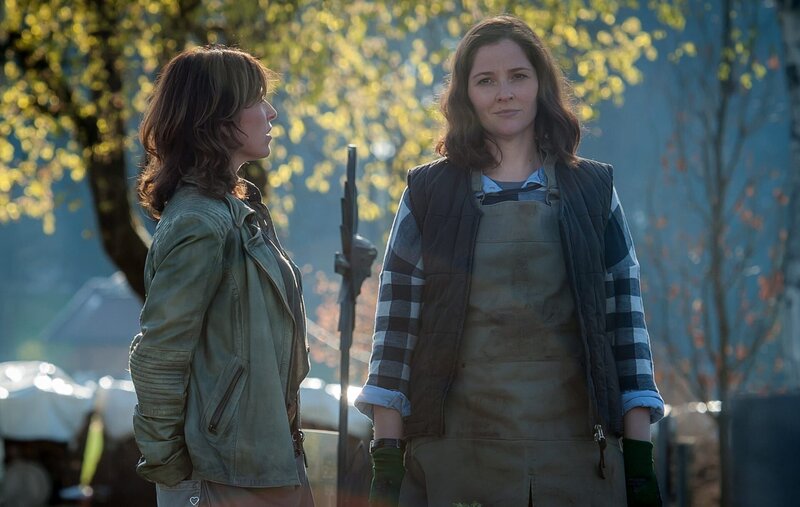 Im Bild (v.li.): Nina Pokorny (Julia Cencig), Dominika Schattner (Nina Horvath). – Bild: ORF/​Gebhardt Productions/​Stefanie Leo