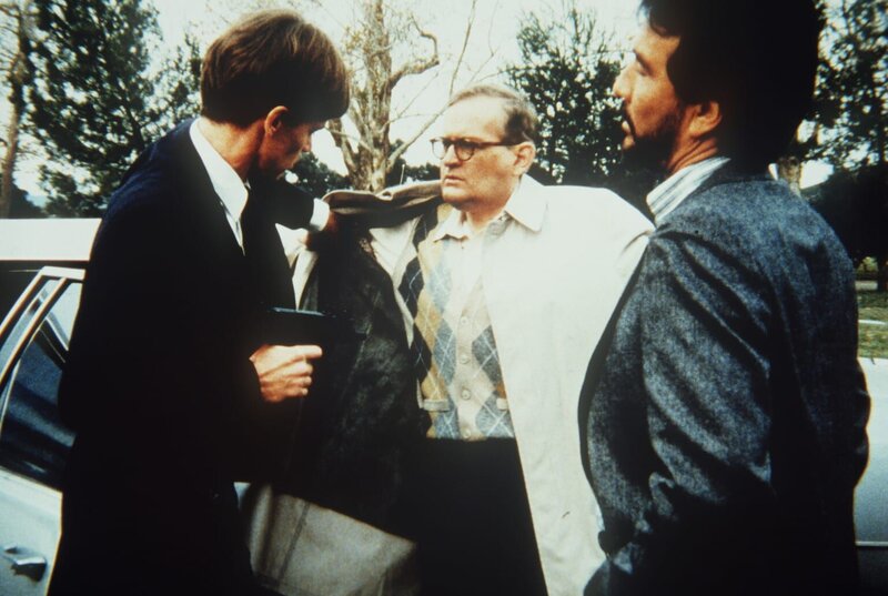 Jordans erbitterter Feind T. P. Aquinas (Raleigh Bond, M.) will endlich seine Rache für den Tod seines sechsjährigen Sohnes. Doch der Drogenhändler Peralta (Geno Silva, r.) und ein Helfershelfer (l.) versuchen alles, um dies zu verhindern … – Bild: CBS Television