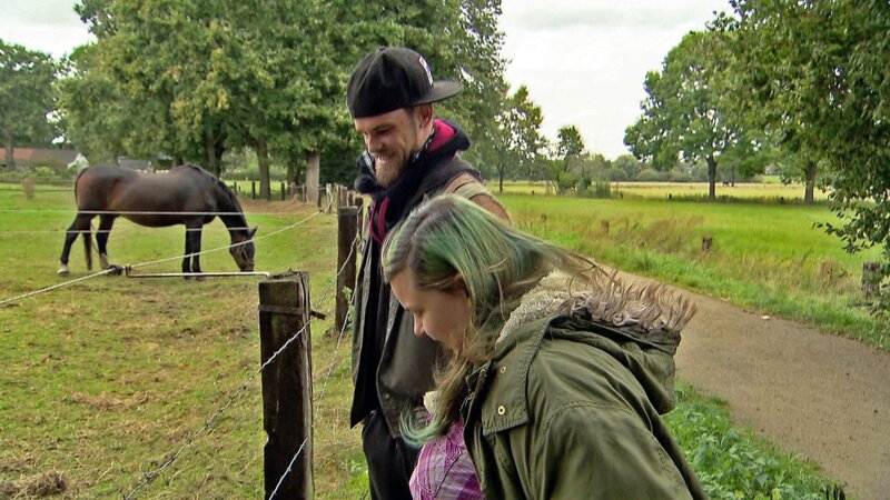 Ein romantischer Spaziergang führt Jenny und Nico an einen Pferdehof. – Bild: 0016 Veränderungen
