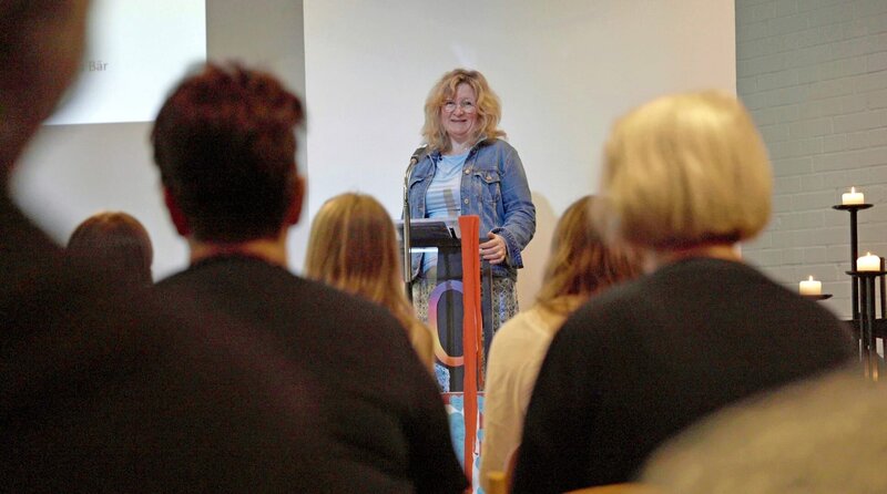 Seit 2017 ermöglichen Pastorin Anja und ihre Gemeinde Kirchenasyl – eine schwere Entscheidung. – Bild: Radio Bremen/​Kai Schumacher