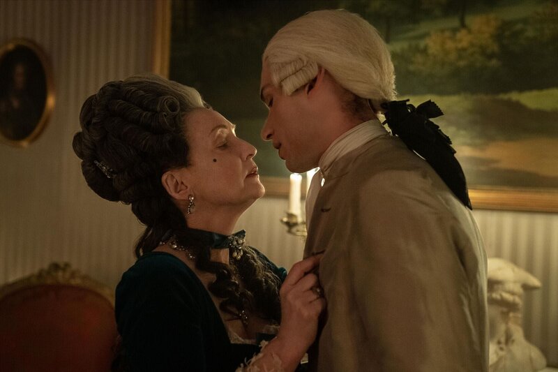 Genevieve de Merteuil (Lesley Manville, l.); Valmont (Nicholas Denton, r.) – Bild: Playground Television Ltd and Lions Gate Television, Inc.