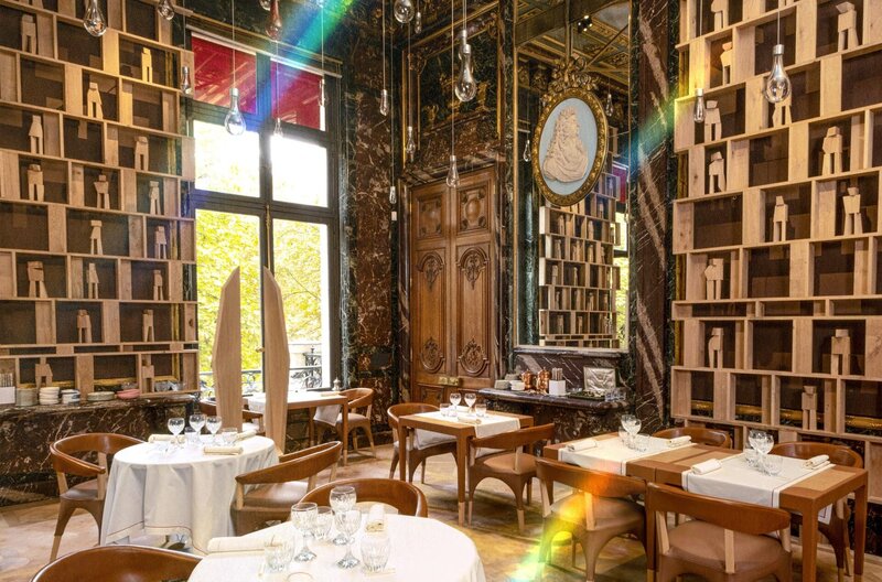 In Paris hat der weltweit bekannte Chefkoch Alain Ducasse in einem Stadtpalais aus dem 19. Jahrhundert ein Restaurant eingerichtet, das an die Tradition der großen Pariser Salons anknüpft. – Bild: Prounen Film