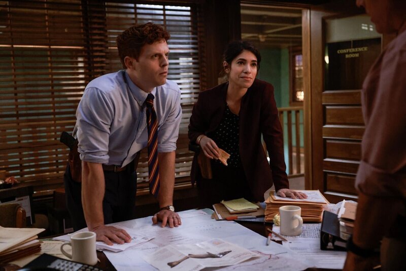Special Agent Bernard Randolf (Caleb Foote, l.); Vera Strickland (Diany Rodriguez, r.) – Bild: Sonja Flemming