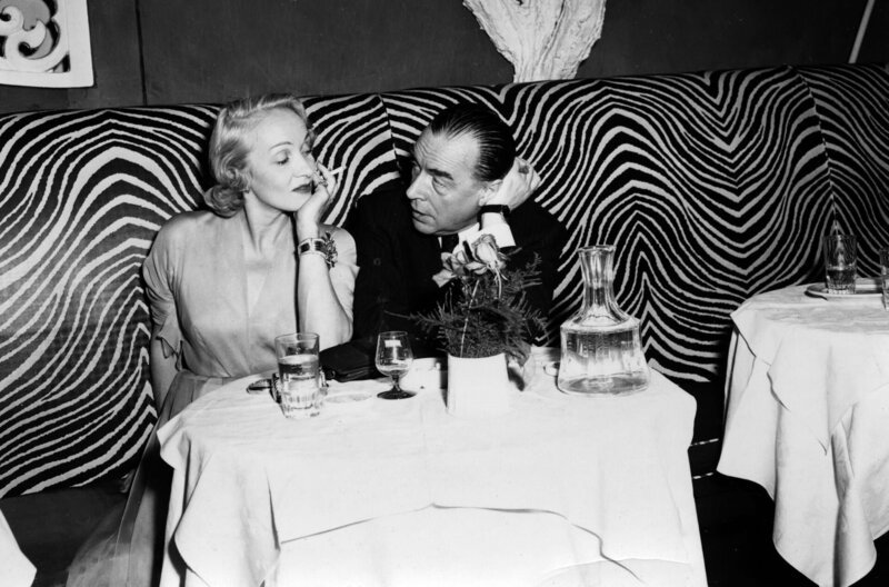 Marlene Dietrich und Erich Maria Remarque im Exil: Die Begegnung mit ihr verarbeitete der Schriftsteller in seinem Welterfolg „Arc de Triomphe“. – Bild: NDR /​ Deutsche Kinemathek/​Marlene Dietrich Collection