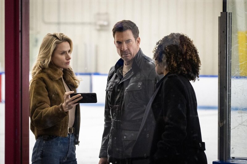 Nina Chase (Shantel VanSanten, l.); Remy Scott (Dylan McDermott, r) – Bild: Mark Schafer