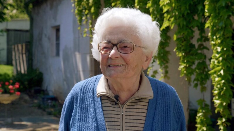 Die Vertriebene Anna Axter hat einen langen Leidensweg hinter sich bevor sie in Österreich ein neues Leben beginnen konnte. – Bild: ORF/​Kurt Mayer Film