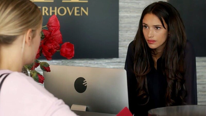 Josefin Reinhardt (Sina Zadra, l.) und Sybille Schütz (Hanna Schlönvoigt). – Bild: TVNOW