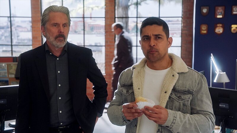 L – R: Gary Cole als FBI Special Agent Alden Parker und Wilmer Valderrama als Special Agent Nicholas „Nick“ Torres – Bild: CH Media/©2023 CBS Broadcasting Inc. All Rights Reserved./MANDATORY CREDIT. NO ARCHIVE. NO SALES. FOR NORTH AMERICAN USE ONLY./©2023 CBS Broadcasting Inc. All Rights Reserved./HIGHEST QUALITY SCREENGRAB AVAILABLE/HIGHEST QUALITY  … L – R: Gary Cole als FBI Special Agent Alden Parker und Wilmer Valderrama als Special Agent Nicholas „Nick“ Torres – Bild: CH Media/©2023 CBS Broadcasting Inc. All Rights Reserved./MANDATORY CREDIT. NO ARCHIVE. NO SALES. FOR NORTH AMERICAN USE ONLY./©2023 CBS Broadcasting Inc. All Rights Reserved./HIGHEST QUALITY SCREENGRAB AVAILABLE/HIGHEST QUALITY  …