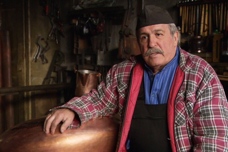 SCHWEIZWEIT - Der Kesselschmied der Waadtländer Alpen. Le dernier chaudronnier de Suisse romand Kesselschmied Pierre Turrian – Bild: SRF1 SCHWEIZWEIT - Der Kesselschmied der Waadtländer Alpen. Le dernier chaudronnier de Suisse romand Kesselschmied Pierre Turrian – Bild: SRF1
