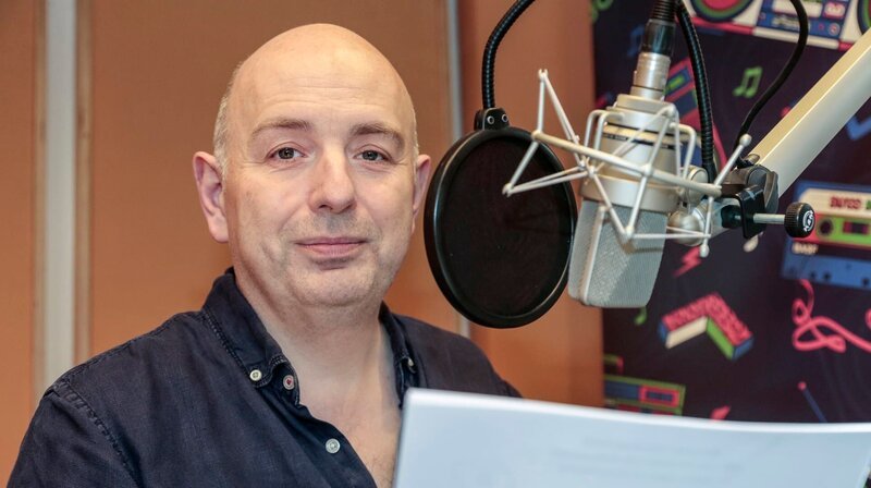 Sprecher und Autor Frank Goosen war 1983 unsterblich verliebt – und schrieb darüber später seinen Bestseller „Liegen lernen“. – Bild: WDR/​Fulvio Zanettini