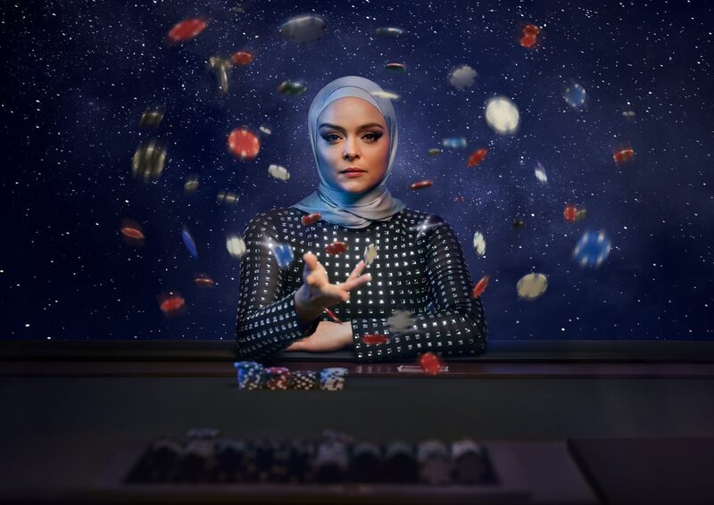 Ayla Güner (Via Jikeli) – Bild: Mario Stumpf /​ [M] Serviceplan /​ ZDF