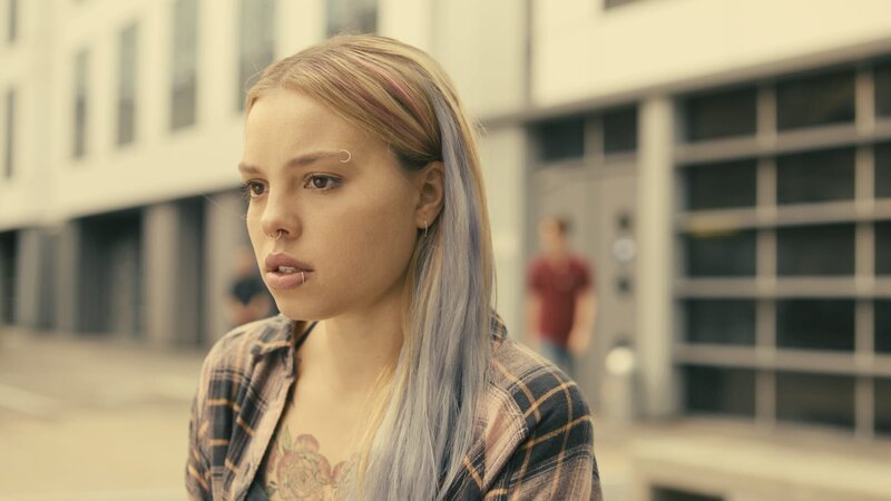 Bei Saschi (Lea Zoë Voss) kommen immer mehr Gefühle für Lorenz (Jonas Holdenrieder) auf. – Bild: ZDF