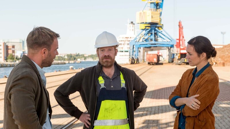 (v.l.n.r.) Lars Pöhlmann (Dominic Boeer); Roman Biber (Patrick Joswig); Karoline Joost (Nike Fuhrmann) – Bild: PLURIMEDIA (ZDF /​ Marc Meyerbröker)