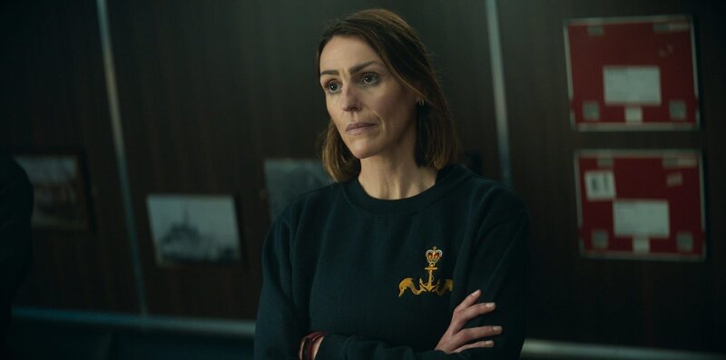 Gefährliche Pannen und verborgene Schwächen behindern Amys (Suranne Jones) Ermittlungen auf der „Vigil“. – Bild: ZDF und WORLD PRODUCTIONS LTD.