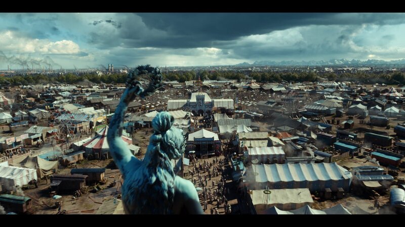 Kulissenfoto: Das Oktoberfest ist in vollem Gange. – Bild: Felix Cramer /​ BR, ARD Degeto, MDR, WDR, Zeitsprung Pictures GmbH