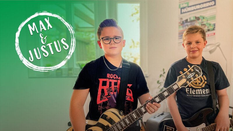 Max und Justus lieben beide den Sound von Heavy-Metal. Max spielt Rhythmus-, Justus die Lead-Gitarre. – Bild: hr/​Carmen Schon