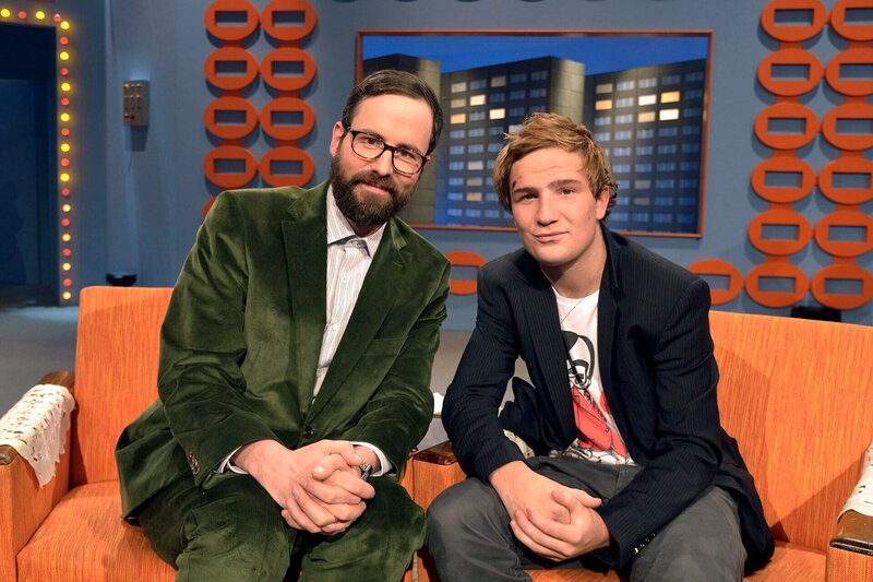 Kurt Krömer (li.) mit Marc Uwe Kling. – Bild: rbb/​Daniel Porsdorf