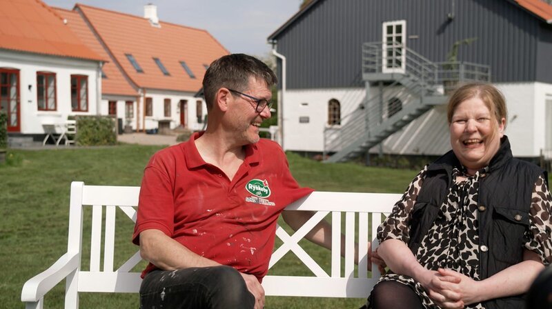 Flemming und Marianne haben sich das Kloster-Hotel hart erarbeitet. – Bild: NDR