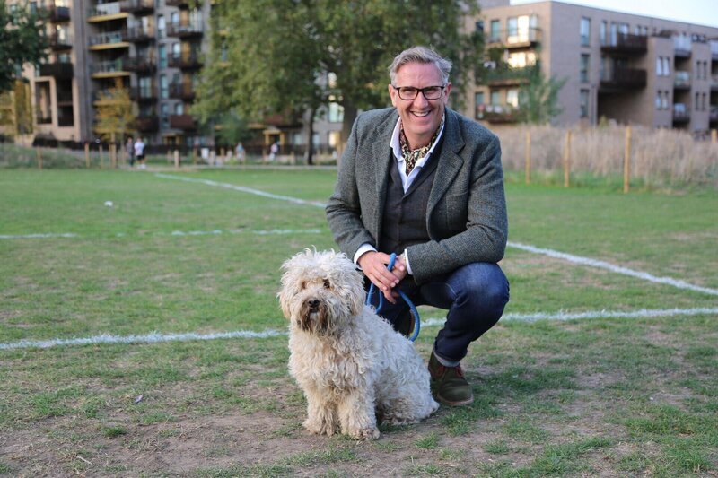 Popcorn is the perfect pet at home, but a nightmare in the neighbourhood. Can Master dog trainer Graeme Hall help him change his ways? – Bild: Avalon Factual Ltd