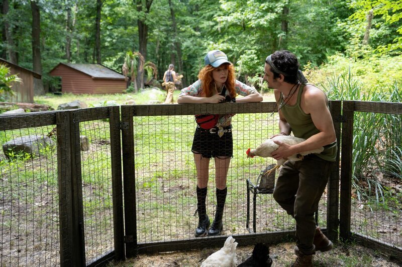 POKER FACE -- Pictured: (l-r) Natasha Lyonne as Charlie Cale, Shiloh Fernandez as Hutch Sobek -– – Bild: PEACOCK /​ Paramount