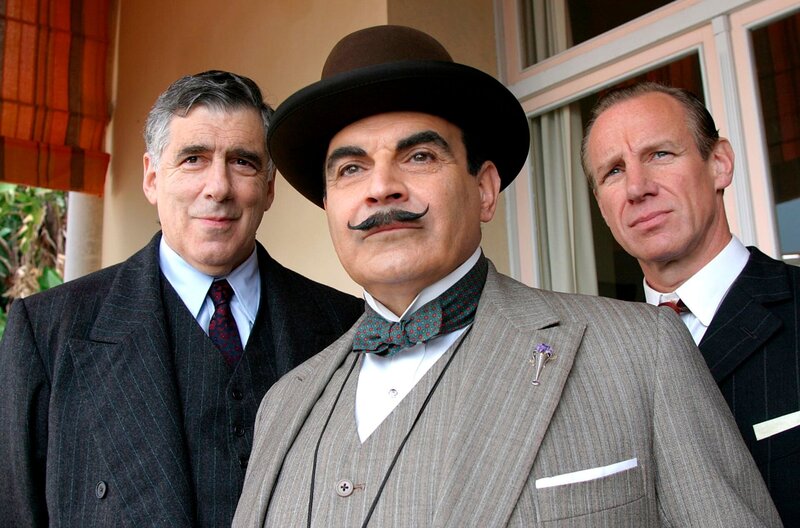 v.l.n.r. Inspector Japp (Philip Jackson), Poirot (David Suchet) und Knighton (Nicholas Farrell) – Bild: WDR/​ITV plc (Granada International)