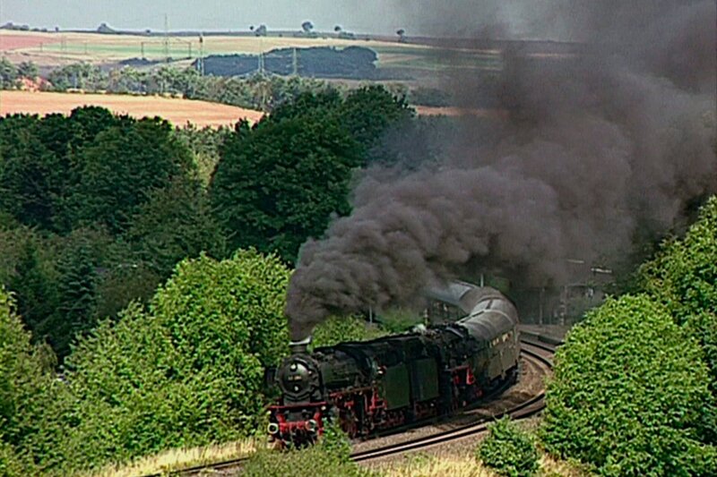 An den Eiffel-Plandampf-Tagen waren die normalen Züge mit Dampfrössern bespannt. – Bild: SWR