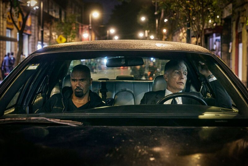 l-r: Sergeant Daniel ‚Hondo‘ Harrelson (Shemar Moore), Commander Robert ‚Bob‘ Hicks (Patrick St. Esprit) – Bild: CH Media /​ Pepe Molina