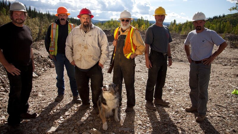 Group portrait of all the miners at the claim: James Harness, Jim Thurber, Todd Hoffman, Jack Hoffman, Chris Doumitt, Dave Turin. – Bild: Discovery Communications