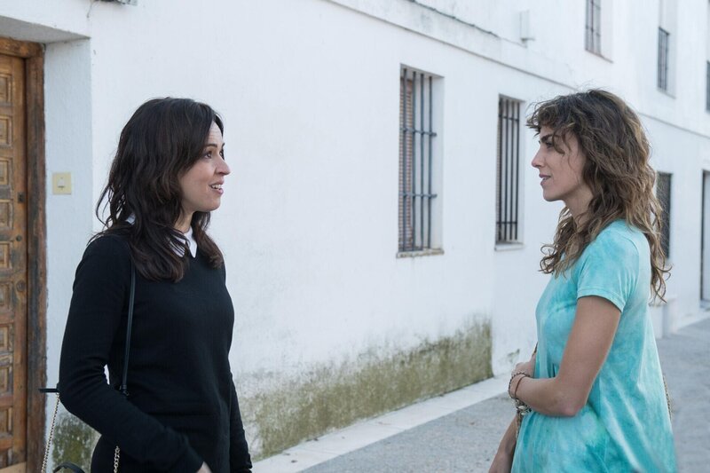 Alejandra (Verónica Sánchez, l.); Verónica (Irene Arcos, r.) – Bild: Telefónica Audiovisual Digital SLU 2019 /​ María Heras Lizenzbild frei