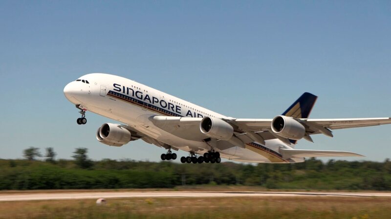 Airbus A 380; hr-fernsehen MITTENDRIN – FLUGHAFEN FRANKFURT (68), Popstars der Lüfte – Flugbegleiter im A 380, am Mittwoch (16.10.24) um 21:00 Uhr. Airbus A 380 © HR, honorarfrei – Verwendung gemäß der AGB im engen inhaltlichen, redaktionellen Zusammenhang mit genannter HR-Sendung bei Nennung „Bild: HR“ (S2). HR/​Pressestelle, Tel: 069/​155⁠–⁠4954 – Bild: HR