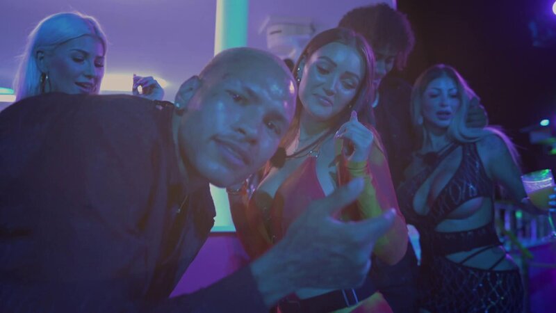 Jona (vorne) – Bild: Paramount