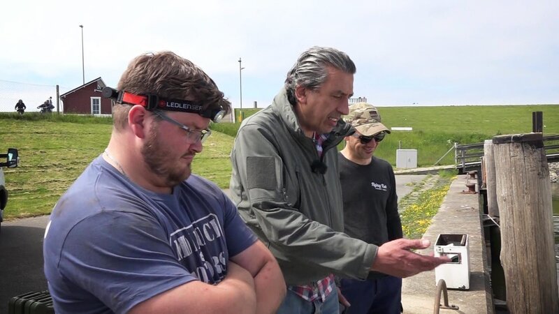 Michael Manousakis (m.) and his colleagues. – Bild: Warner Bros. Discovery