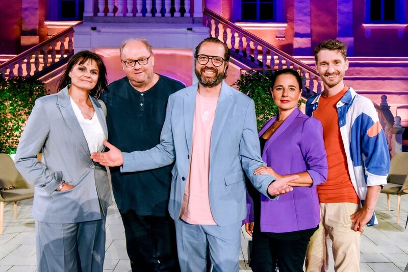 v.li.: Eva Maria Marold, Günther Lainer, Gerald Fleischhacker, Nadja Maleh, Clemens Maria Schreiner. – Bild: ORF/​Hubert Mican
