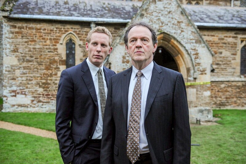 (v.li.): James Hathaway (Laurence Fox), Robert Lewis (Kevin Whately) – Bild: ORF/​ITV