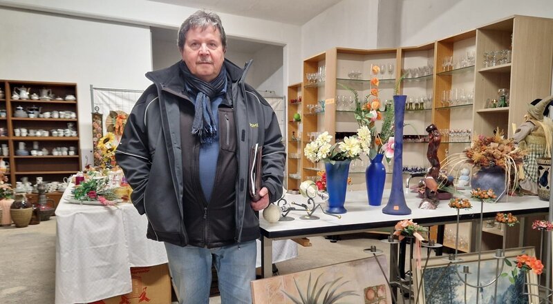 Lohnt sich das? Peter Blechmann betreibt ehrenamtlich ein Sozialkaufhaus. – Bild: ZDF und Jessica Liss