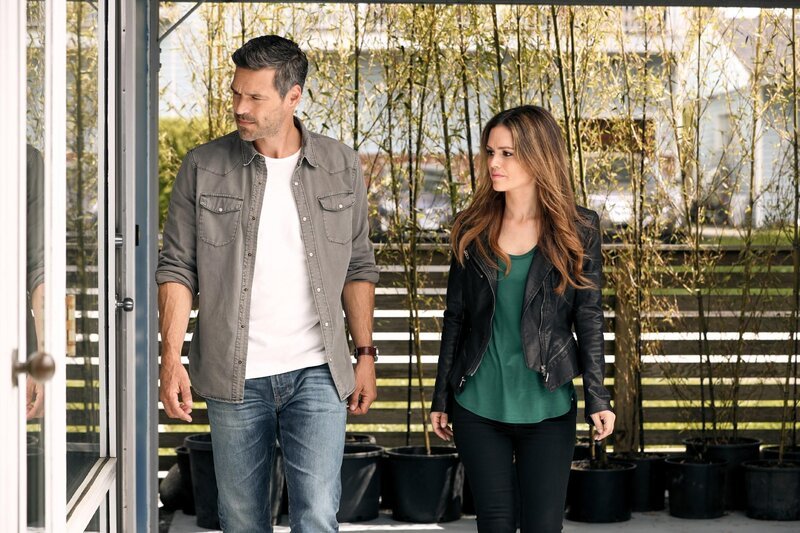 Sam Swift (Rachel Bilson) und Eddie Valetik (Eddie Cibrian) – Bild: RTL /​ Jeff Weddell
