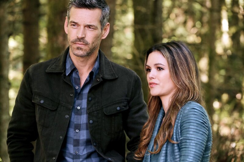 Sam Swift (Rachel Bilson) und Eddie Valetik (Eddie Cibrian) – Bild: RTL /​ Jeff Weddell