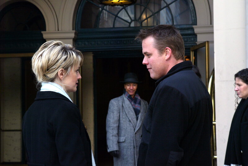 Ein Mordfall aus dem Jahre 1969 beschäftigt Det. Lilly Rush (Kathryn Morris, l.) und ihr Team. – Bild: Warner Bros. Television