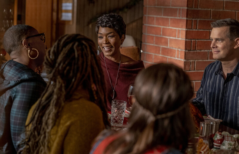 (v.l.n.r.) Henrietta „Hen“ Wilson (Aisha Hinds); Athena Grant (Angela Bassett); Bobby Nash (Peter Krause) – Bild: Twentieth Century Fox Film Corporation