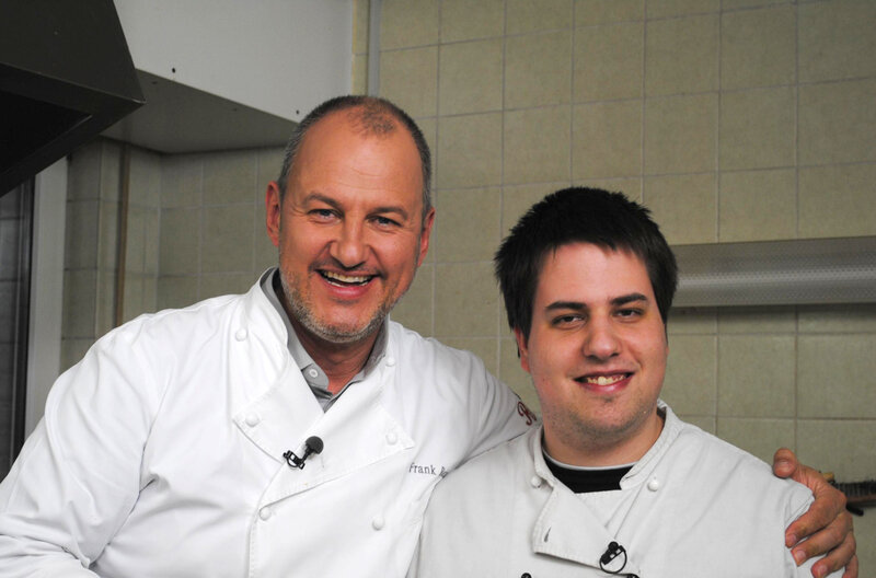 Der 23-jährige Vincent (r.) hofft sehr auf die Hilfe von Frank Rosin (l.) … – Bild: Kabel Eins