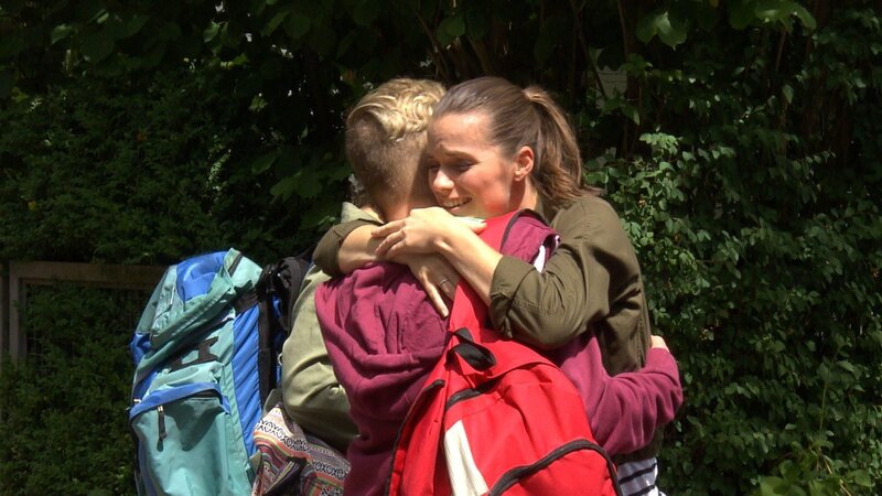 Wenn das eigene Kind plötzlich spurlos verschwindet, wenn man für seine Zivilcourage teuer bezahlen muss oder wenn eine schlimme Diagnose das ganze Leben auf den Kopf stellt, ist das ein herber Schicksalsschlag – für alle Beteiligten. Wie gehen sie mit der Situation um? Und vor allem: Wird es ihnen gelingen, wieder in ein glückliches Leben zurückzufinden? – Bild: SAT.1