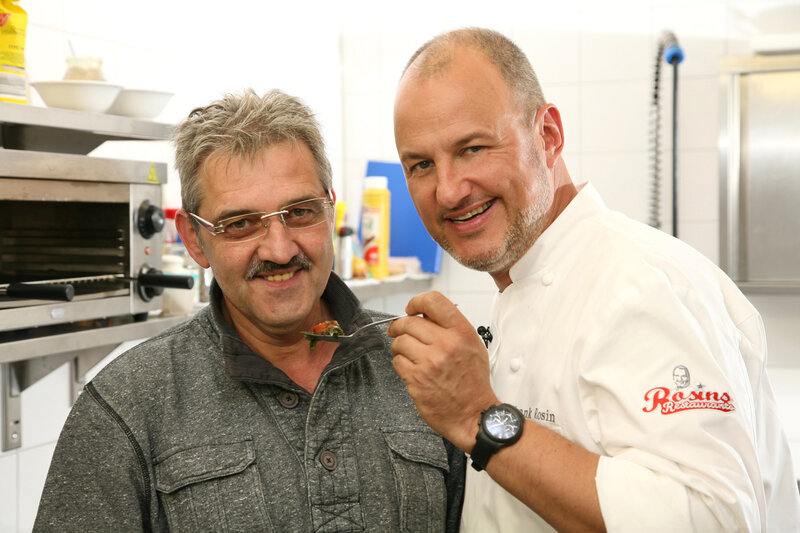 Frank Rosin (r.) will Axel (l.) und dessen Bistro „Papala Pub“ helfen und ihm endlich die Gäste verschaffen, die er dringend braucht … – Bild: Kabel Eins