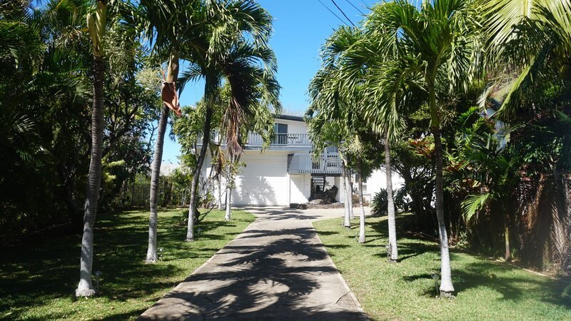 Front exterior of Holt house as seen on Hawaii Hunter (exterior) – Bild: Scripps