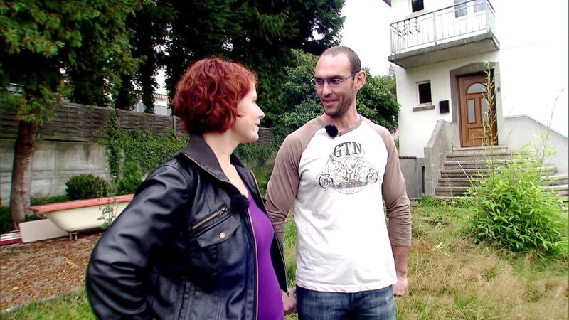 Bianca und Geri träumen vom großen Familienglück in den eigenen vier Wänden. Deswegen ergattern sie kurzentschlossen ihr Traumhaus: zwar sanierungsbedürftig, aber günstig und mit Charme. Doch das vermeintliche Schnäppchen frisst dem jungen Paar fast die Haare vom Kopf. – Bild: RTL II