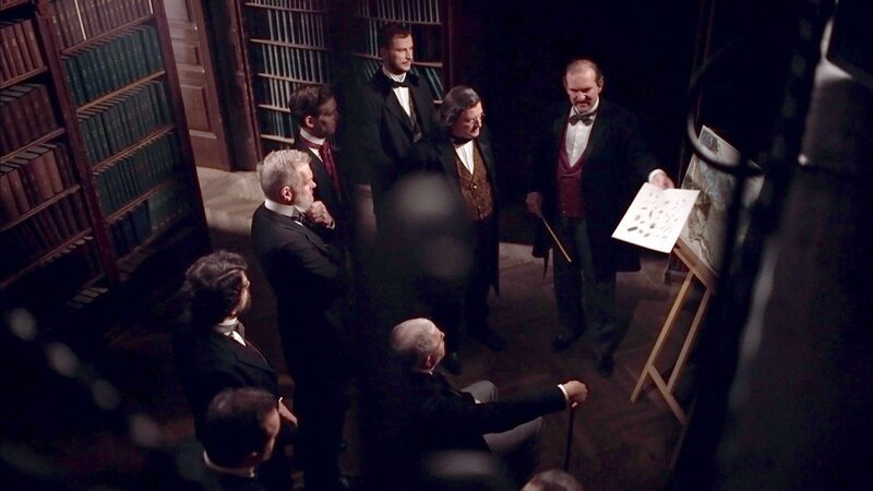 Anton Drasche vor der Gesellschaft der Ärzte. – Bild: ORF/​Clever Contents