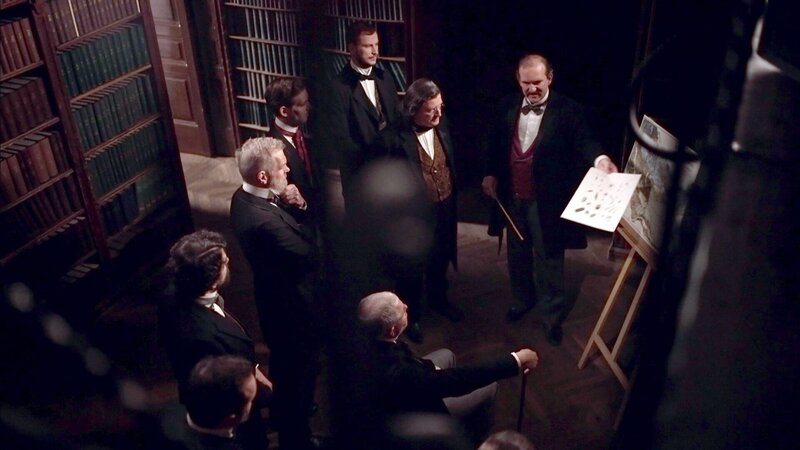 Anton Drasche vor der Gesellschaft der Ärzte. – Bild: ORF/​Clever Contents