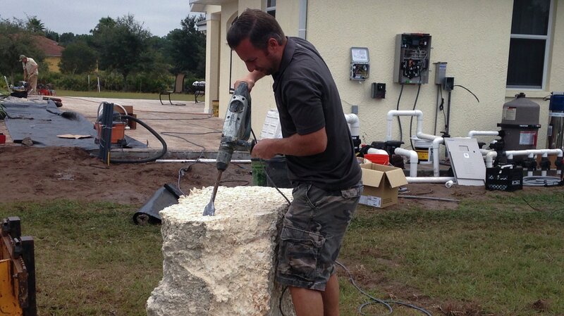 The Lucas Lagoons team building a pool. – Bild: Animal Planet /​ Photobank 33644_talent_010.jpg /​ Discovery Communications