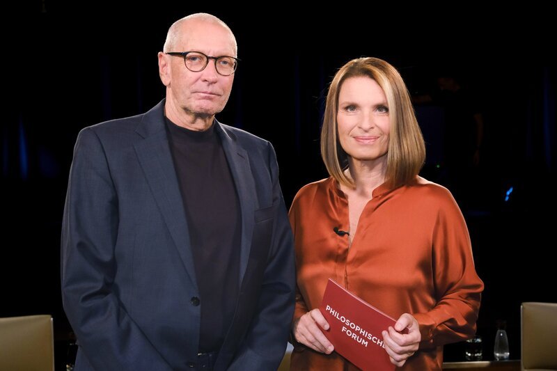 Konrad Paul Liessmann, Barbara Stöckl. – Bild: ORF/​Günther Pichlkostner