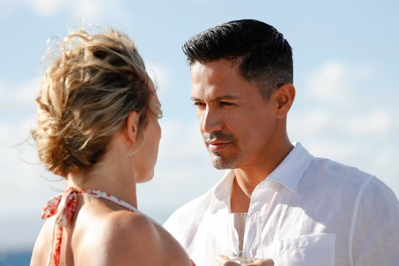 Juliet Higgins (Perdita Weeks) und Thomas Magnum (Jay Hernandez) – Bild: RTL Deutschland