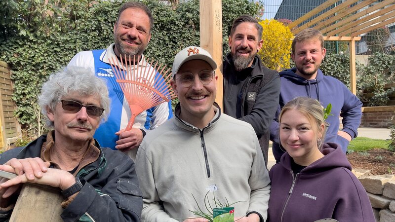 (hinten v.l.) Claus, Gunnar und Luis (vorne v.l.) Ralf, David und Sarah – Bild: RTL /​ Tokee /​ Folge 78